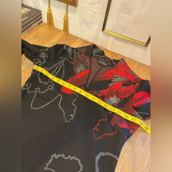 LUC FONTAINE – GRAPHIC PRINT TOP – SIZE 6 - Picture 10 of 11